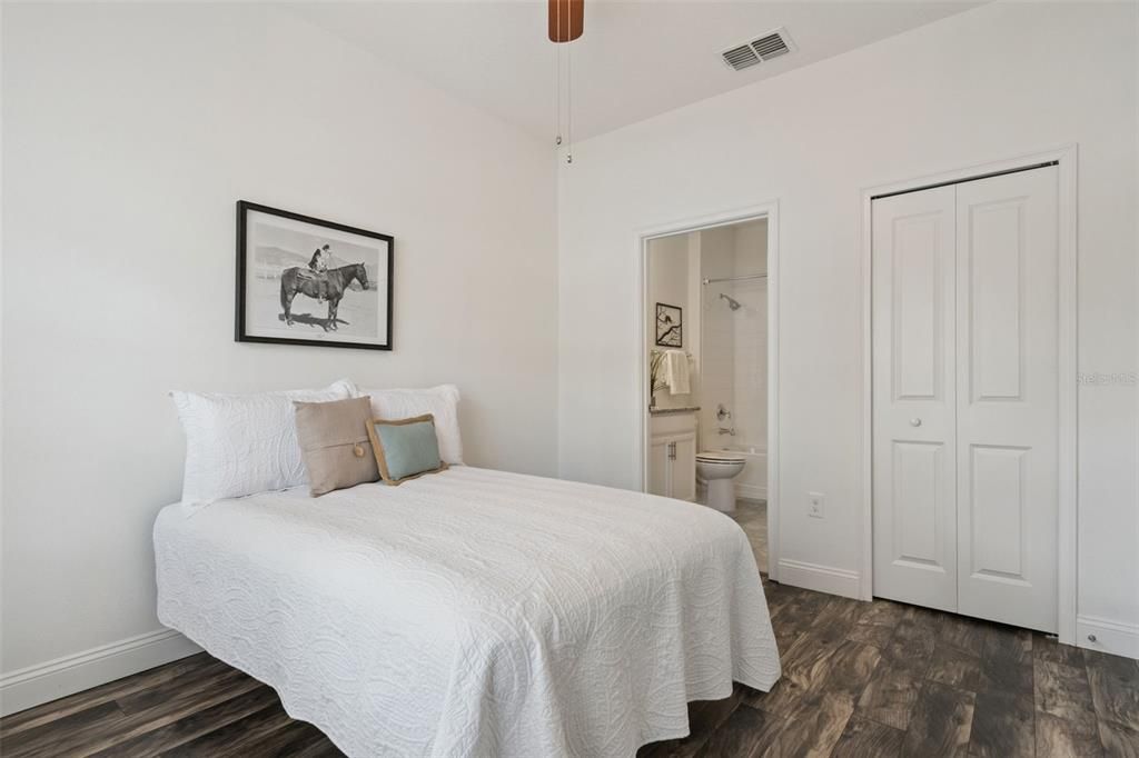 For Sale: $299,000 (2 beds, 2 baths, 1374 Square Feet)