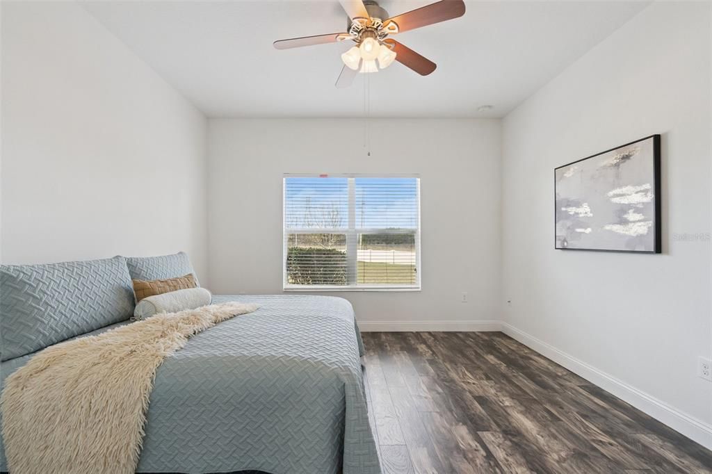 For Sale: $299,000 (2 beds, 2 baths, 1374 Square Feet)