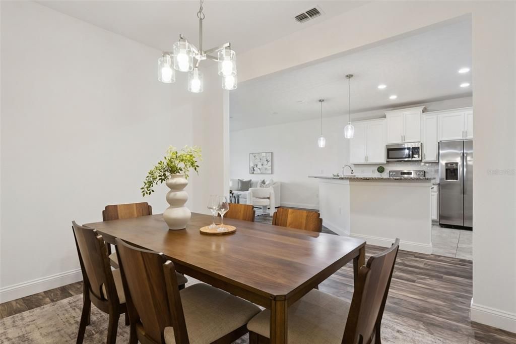 For Sale: $299,000 (2 beds, 2 baths, 1374 Square Feet)