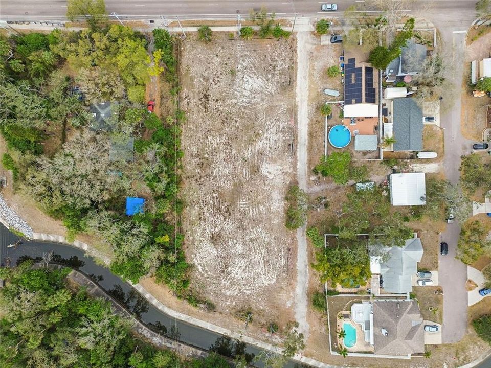 На продажу: $889,000 (0.26 acres)
