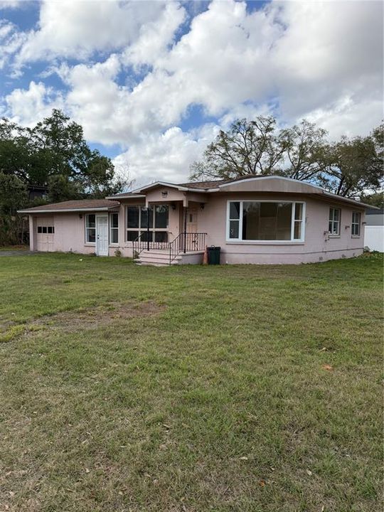 For Sale: $329,000 (2 beds, 1 baths, 1181 Square Feet)