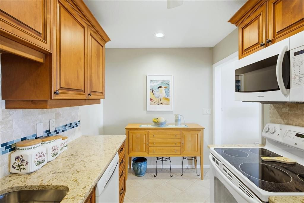 На продажу: $665,000 (2 спален, 2 ванн, 1331 Квадратных фут)