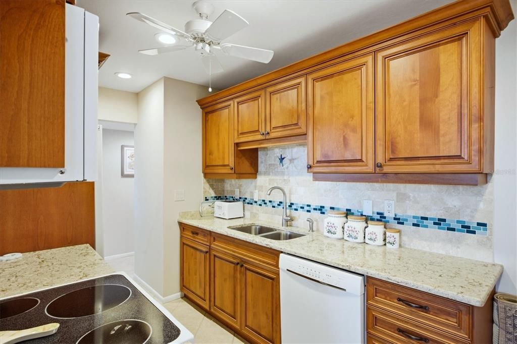 На продажу: $665,000 (2 спален, 2 ванн, 1331 Квадратных фут)