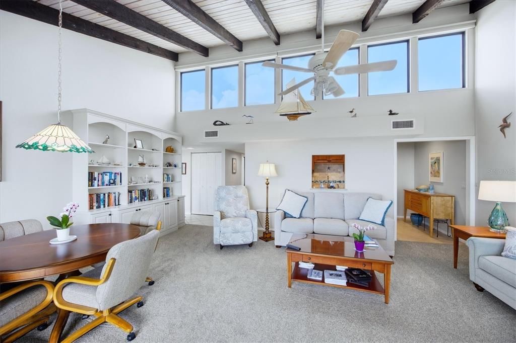 На продажу: $665,000 (2 спален, 2 ванн, 1331 Квадратных фут)