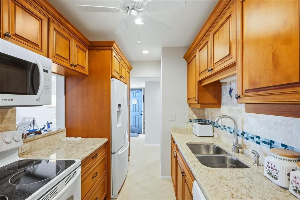 На продажу: $665,000 (2 спален, 2 ванн, 1331 Квадратных фут)