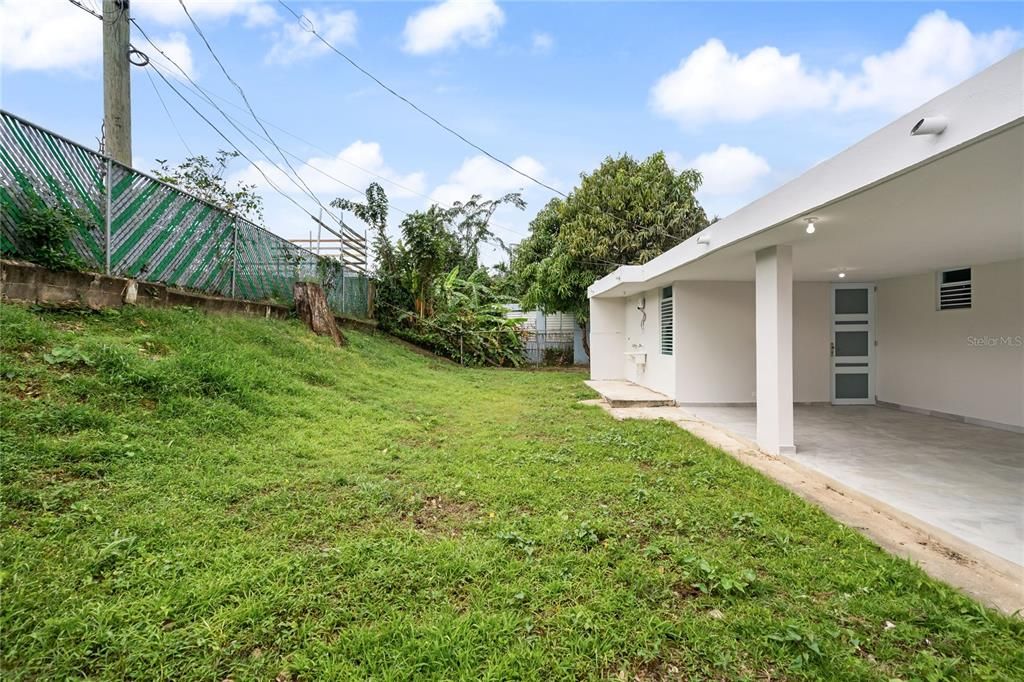 Active With Contract: $395,000 (4 beds, 3 baths, 1680 Square Feet)