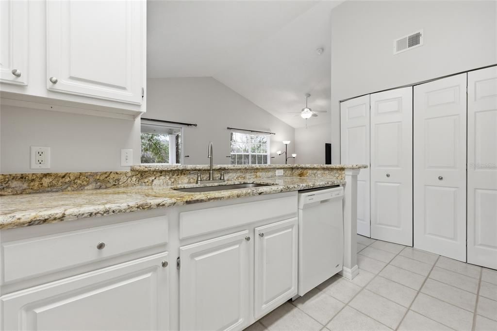 На продажу: $189,900 (1 спален, 1 ванн, 1008 Квадратных фут)