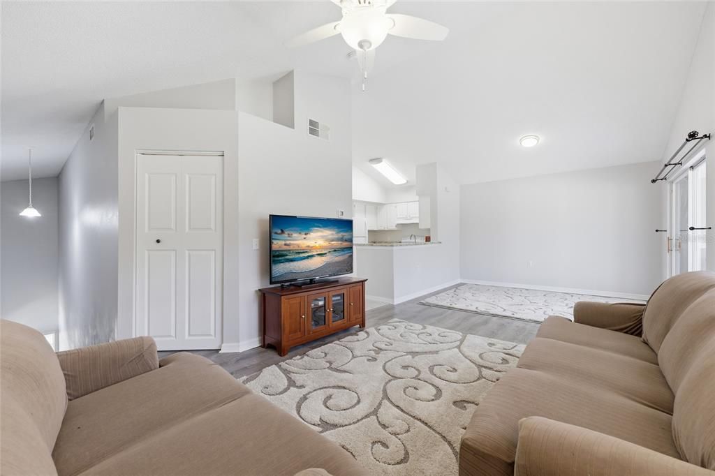 На продажу: $189,900 (1 спален, 1 ванн, 1008 Квадратных фут)