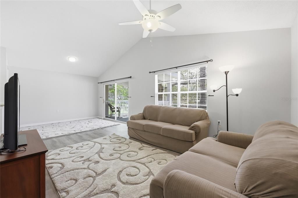 На продажу: $189,900 (1 спален, 1 ванн, 1008 Квадратных фут)