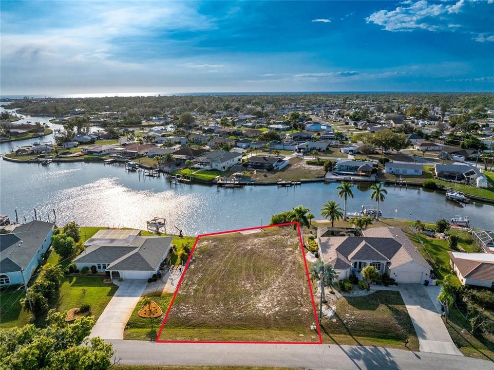 Недавно продано: $400,000 (0.32 acres)