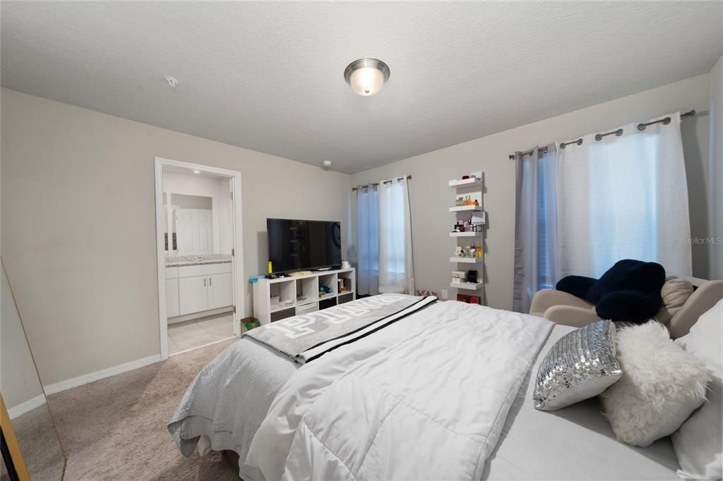 For Sale: $331,990 (3 beds, 2 baths, 1481 Square Feet)