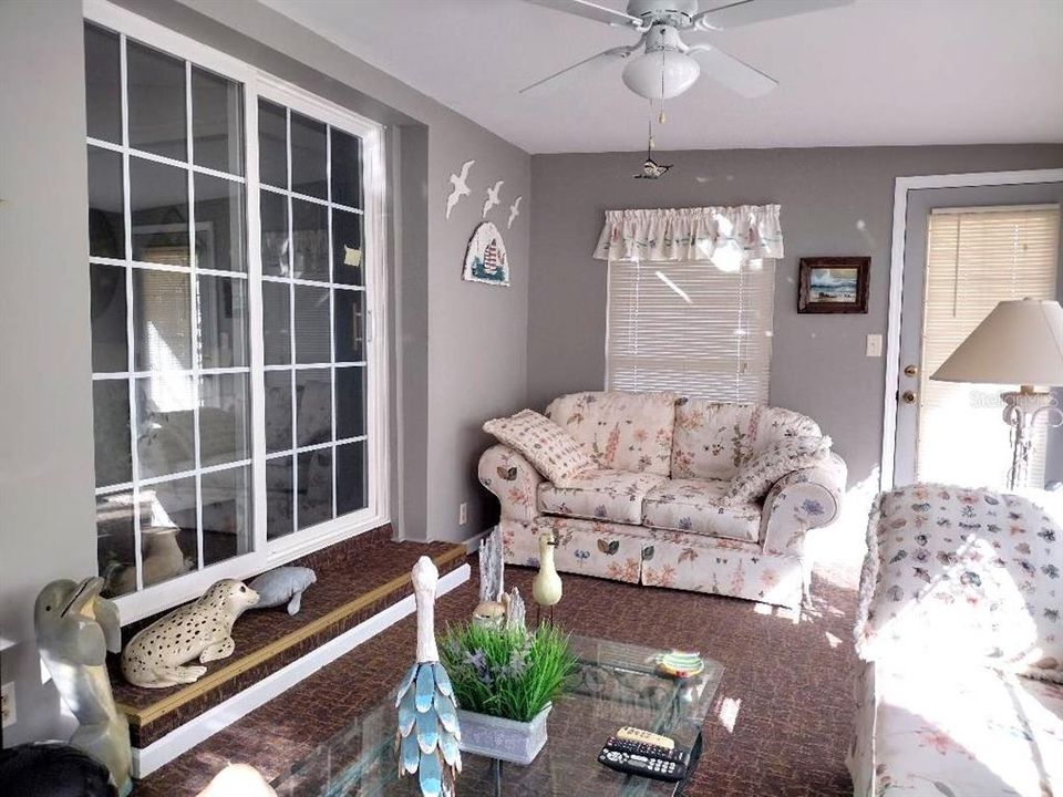 Active With Contract: $198,500 (2 beds, 2 baths, 924 Square Feet)