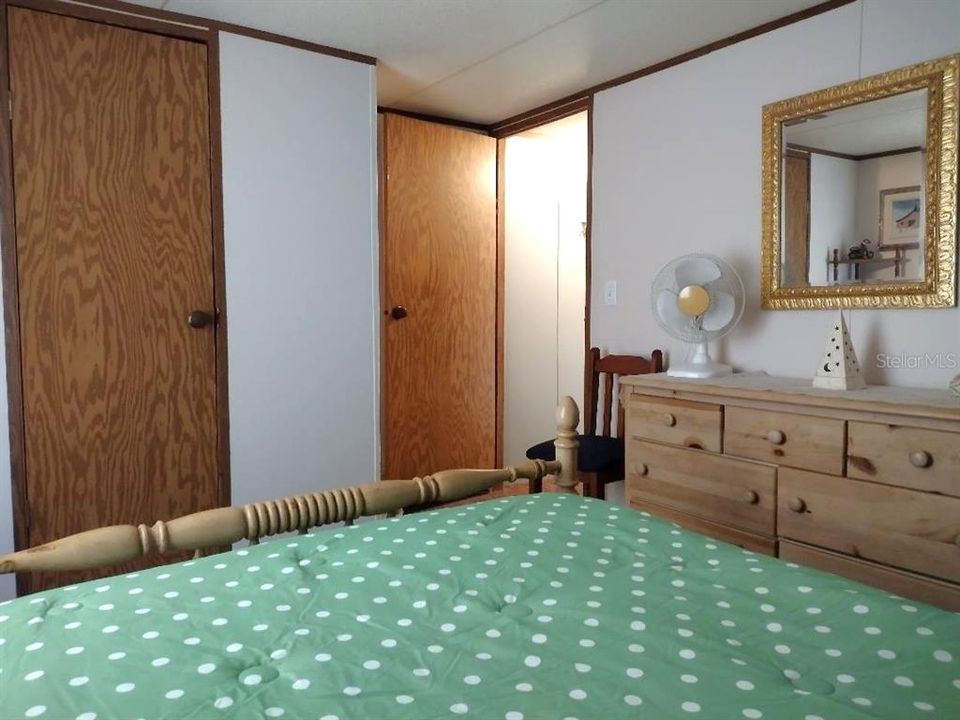 Active With Contract: $198,500 (2 beds, 2 baths, 924 Square Feet)