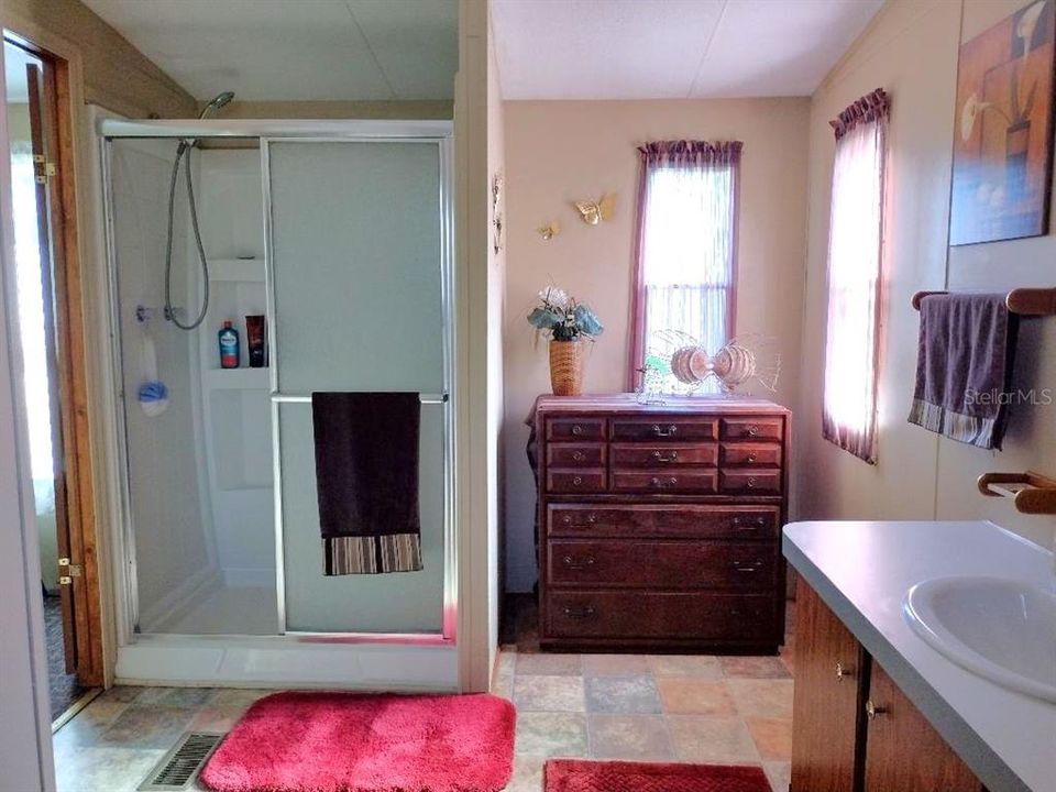 Active With Contract: $198,500 (2 beds, 2 baths, 924 Square Feet)