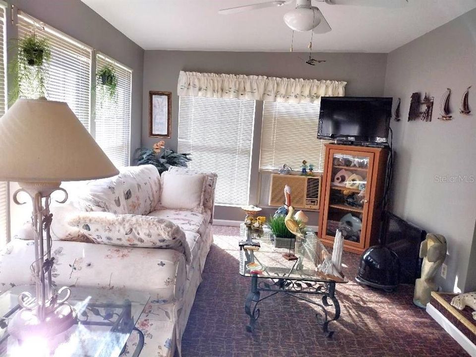 Active With Contract: $198,500 (2 beds, 2 baths, 924 Square Feet)