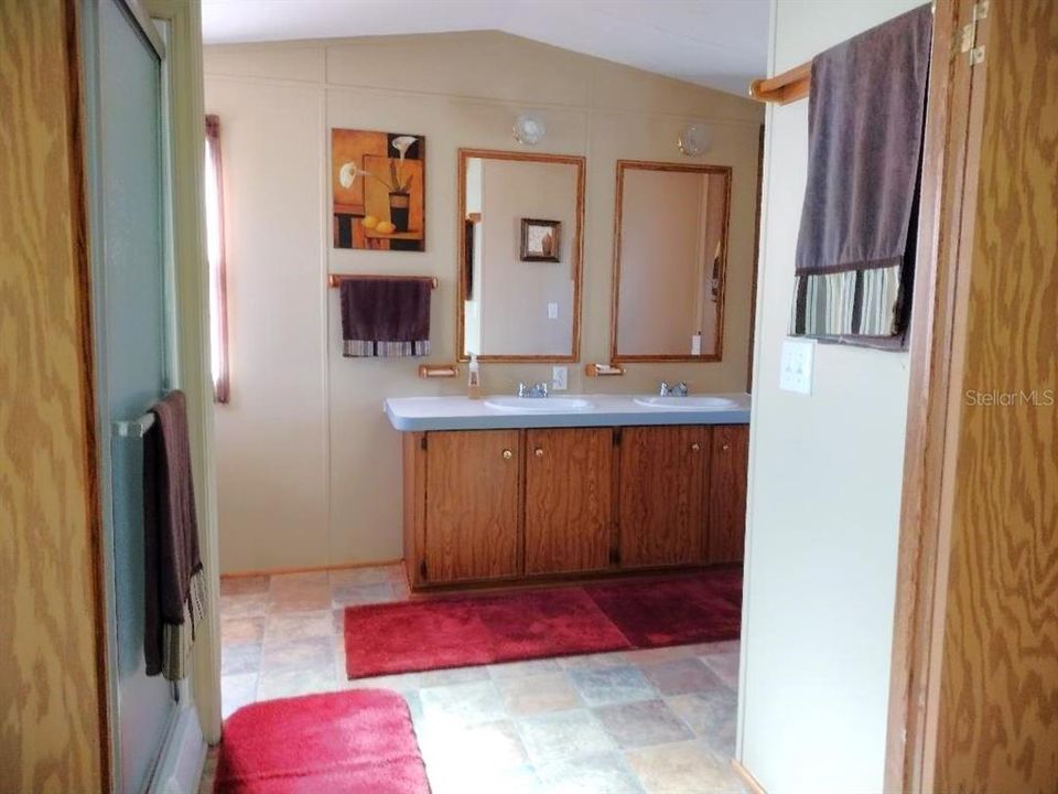 Active With Contract: $198,500 (2 beds, 2 baths, 924 Square Feet)