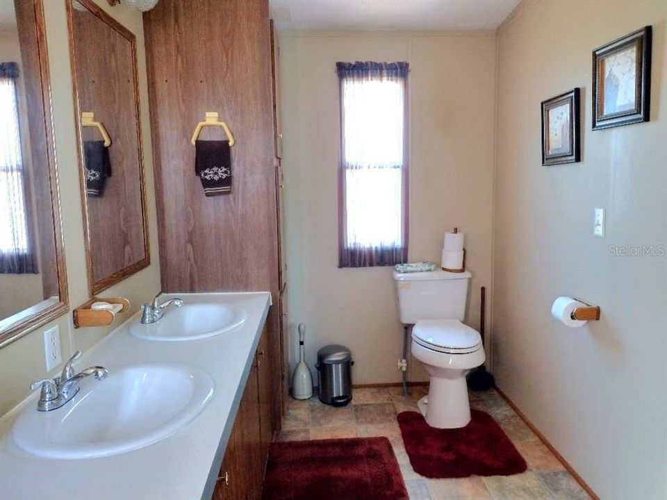 Active With Contract: $198,500 (2 beds, 2 baths, 924 Square Feet)