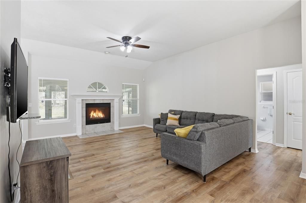 Activo con contrato: $325,000 (3 camas, 2 baños, 1770 Pies cuadrados)