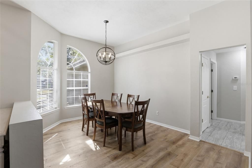 Activo con contrato: $325,000 (3 camas, 2 baños, 1770 Pies cuadrados)