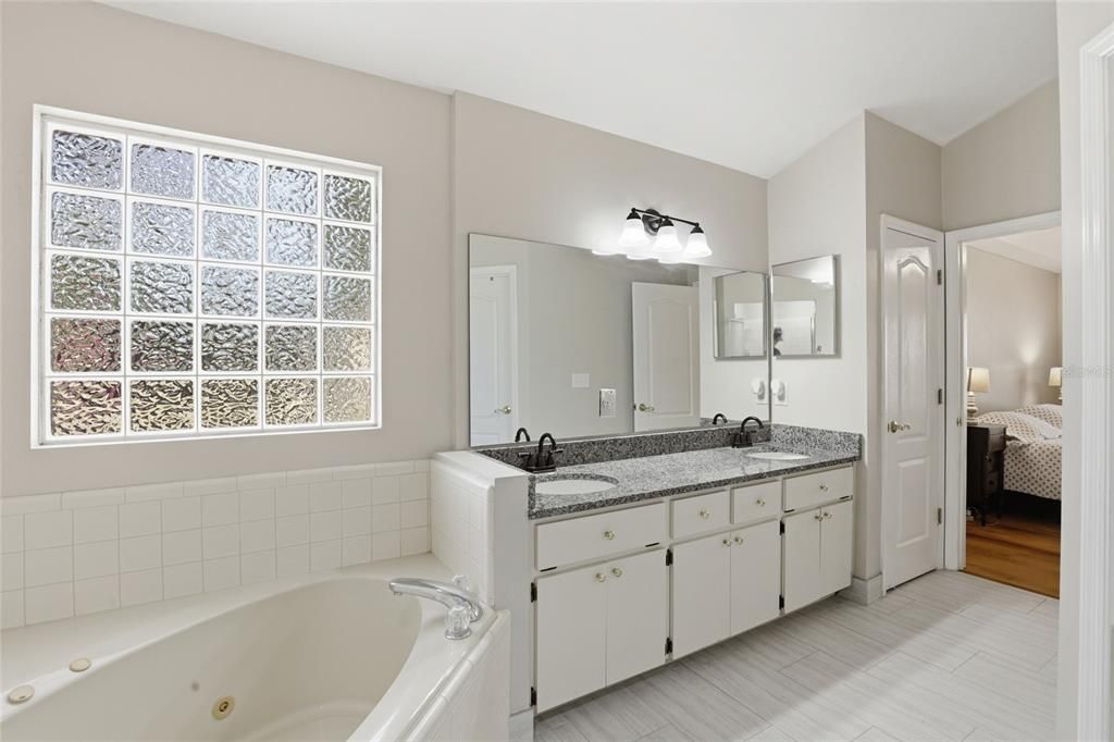 Activo con contrato: $325,000 (3 camas, 2 baños, 1770 Pies cuadrados)