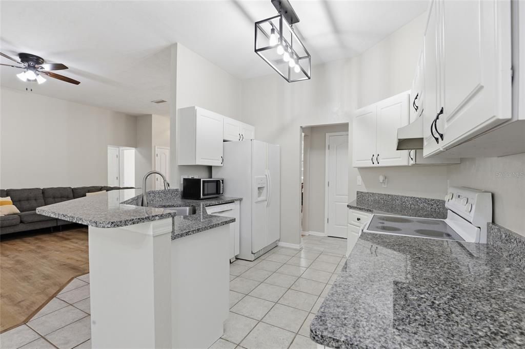 Activo con contrato: $325,000 (3 camas, 2 baños, 1770 Pies cuadrados)