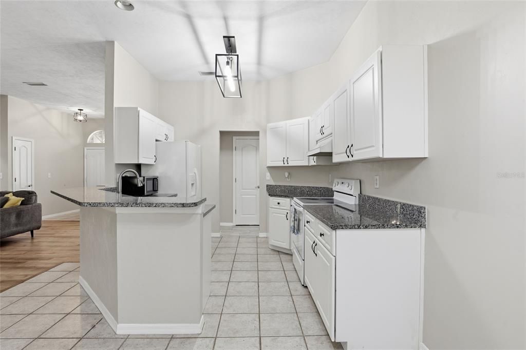 Activo con contrato: $325,000 (3 camas, 2 baños, 1770 Pies cuadrados)