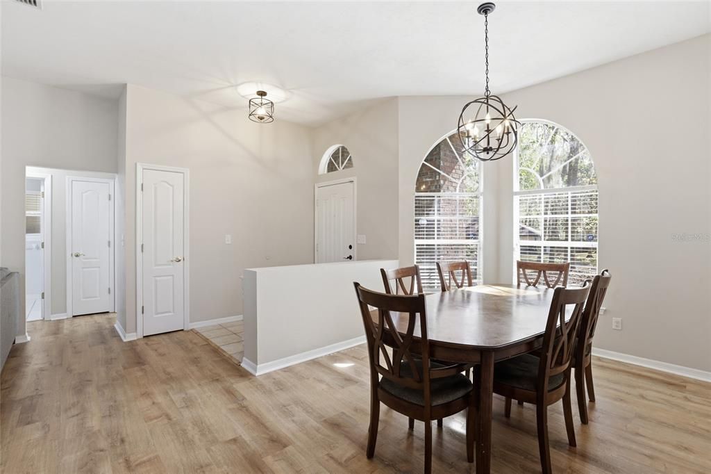 Activo con contrato: $325,000 (3 camas, 2 baños, 1770 Pies cuadrados)