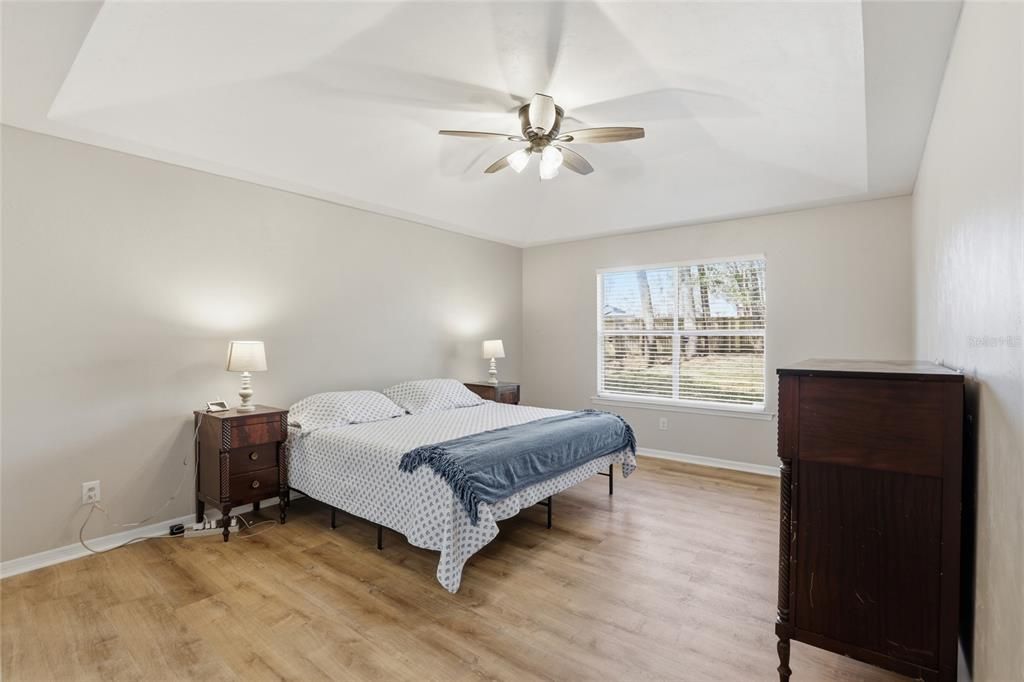 Activo con contrato: $325,000 (3 camas, 2 baños, 1770 Pies cuadrados)