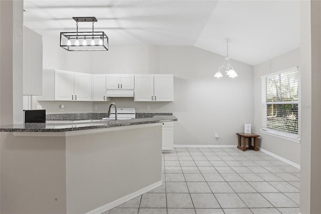 Activo con contrato: $325,000 (3 camas, 2 baños, 1770 Pies cuadrados)