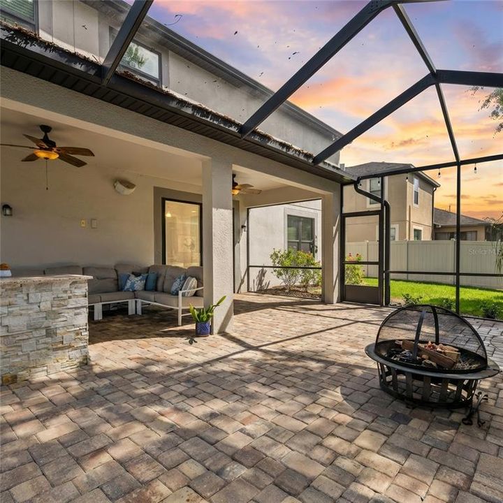 Activo con contrato: $649,000 (5 camas, 3 baños, 4684 Pies cuadrados)