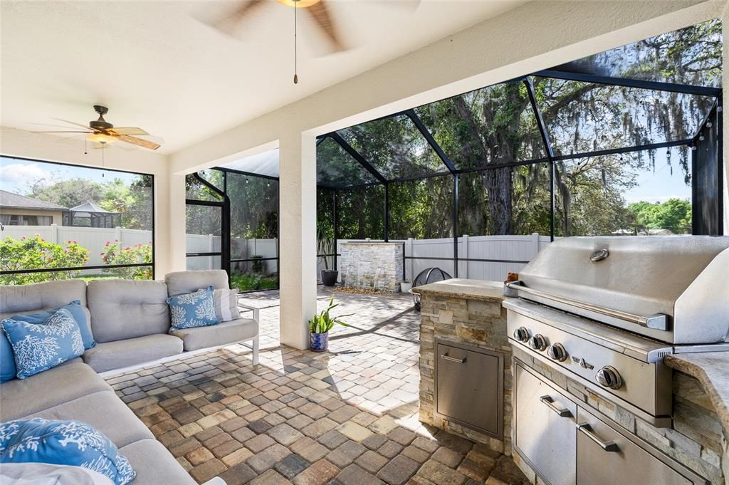 Activo con contrato: $649,000 (5 camas, 3 baños, 4684 Pies cuadrados)
