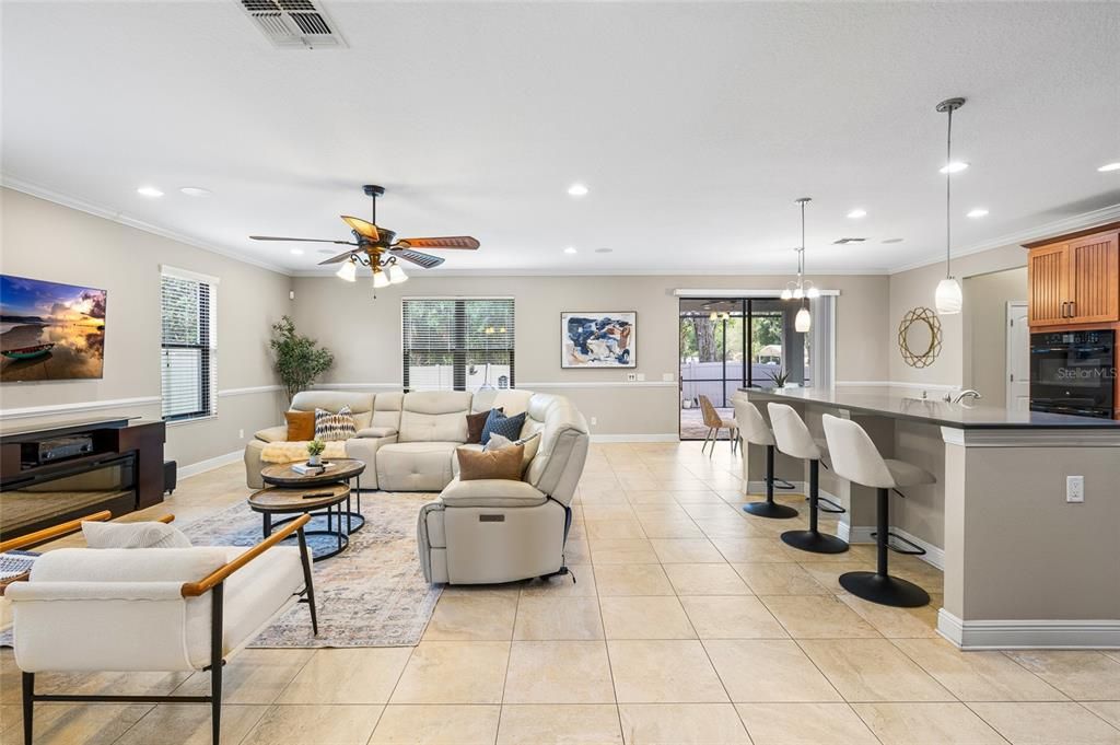 Activo con contrato: $649,000 (5 camas, 3 baños, 4684 Pies cuadrados)