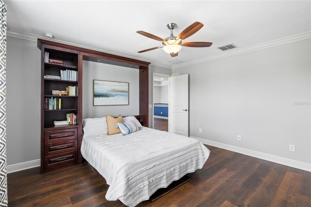 Activo con contrato: $649,000 (5 camas, 3 baños, 4684 Pies cuadrados)
