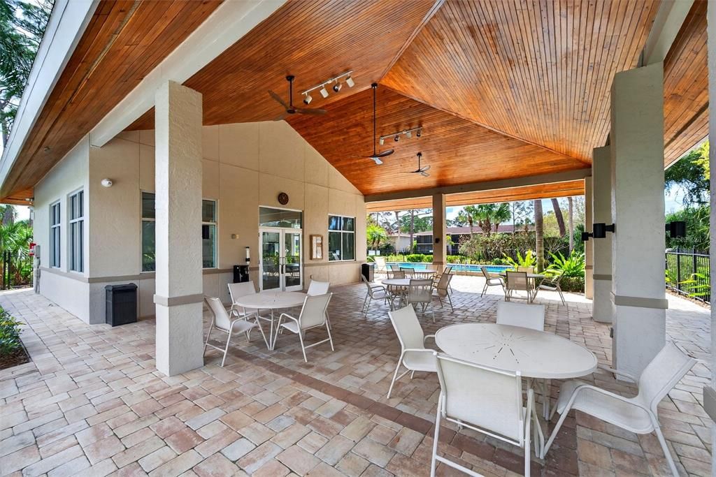 Active With Contract: $159,000 (2 beds, 2 baths, 920 Square Feet)