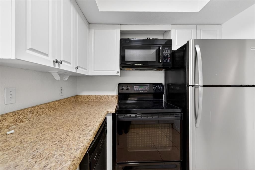 Active With Contract: $159,000 (2 beds, 2 baths, 920 Square Feet)