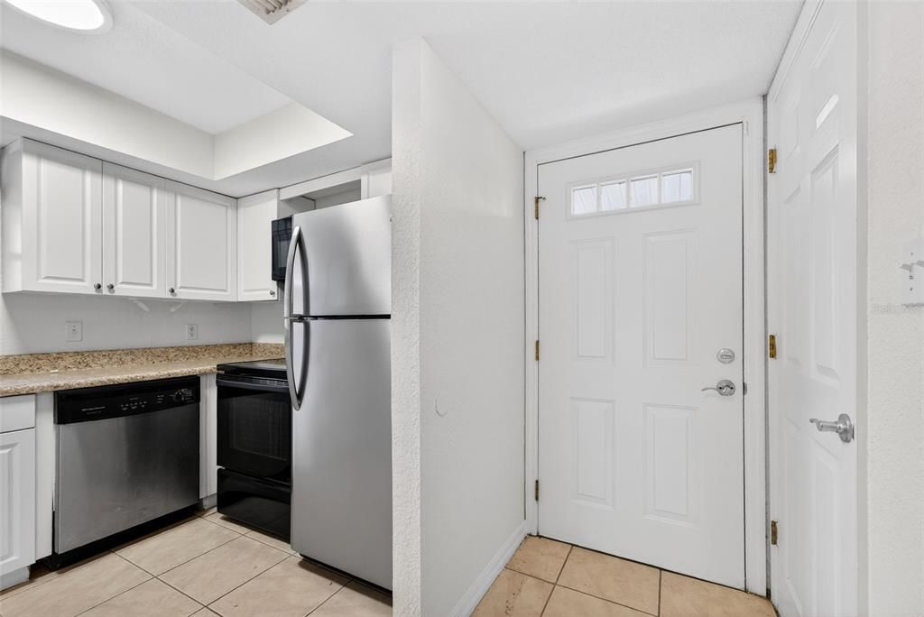 Active With Contract: $159,000 (2 beds, 2 baths, 920 Square Feet)
