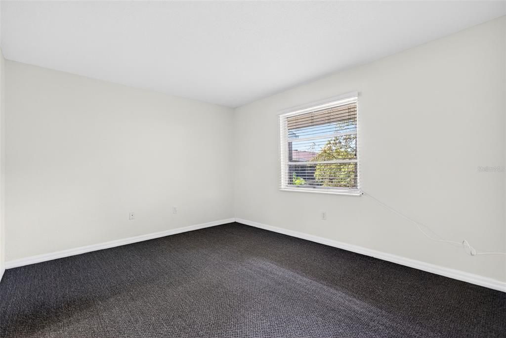 Active With Contract: $159,000 (2 beds, 2 baths, 920 Square Feet)