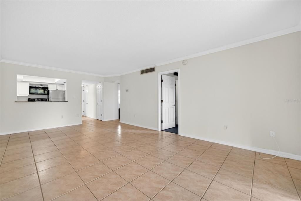 Active With Contract: $159,000 (2 beds, 2 baths, 920 Square Feet)