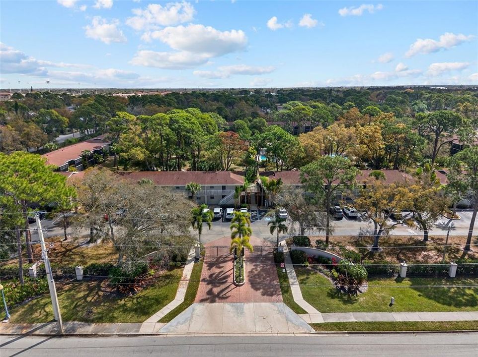 Active With Contract: $159,000 (2 beds, 2 baths, 920 Square Feet)