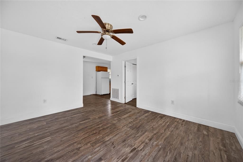 For Sale: $220,000 (0 beds, 0 baths, 1298 Square Feet)