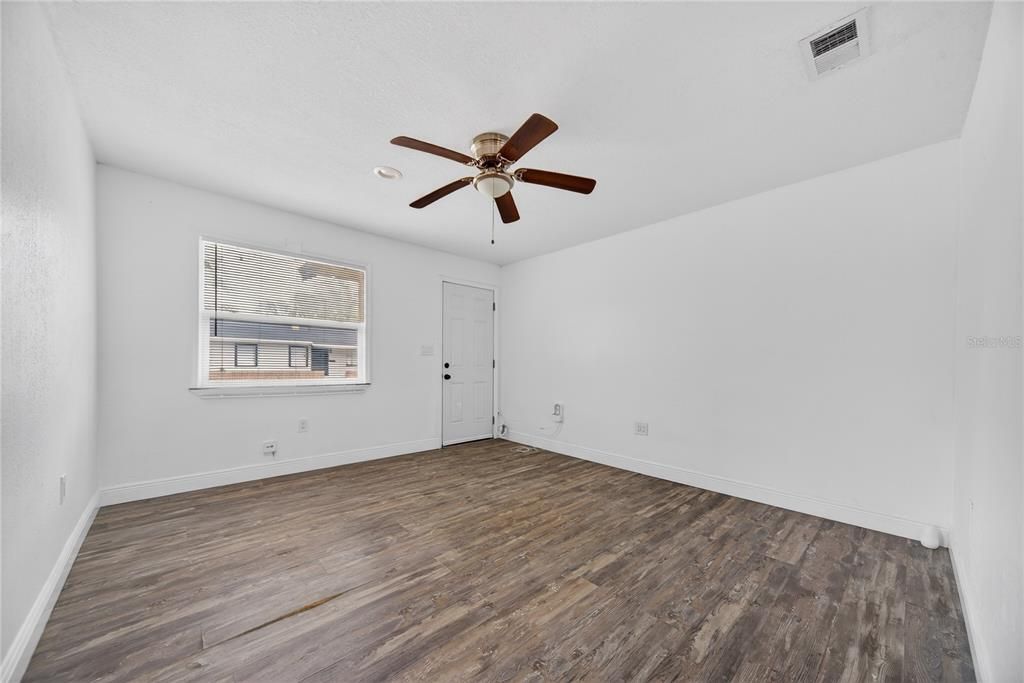 For Sale: $220,000 (0 beds, 0 baths, 1298 Square Feet)