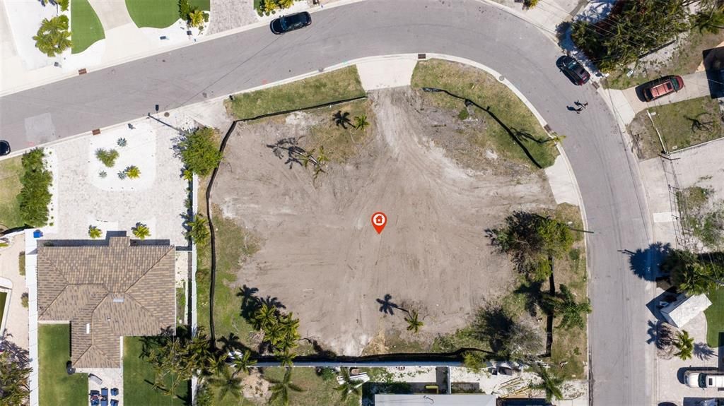 En Venta: $750,000 (0.35 acres)