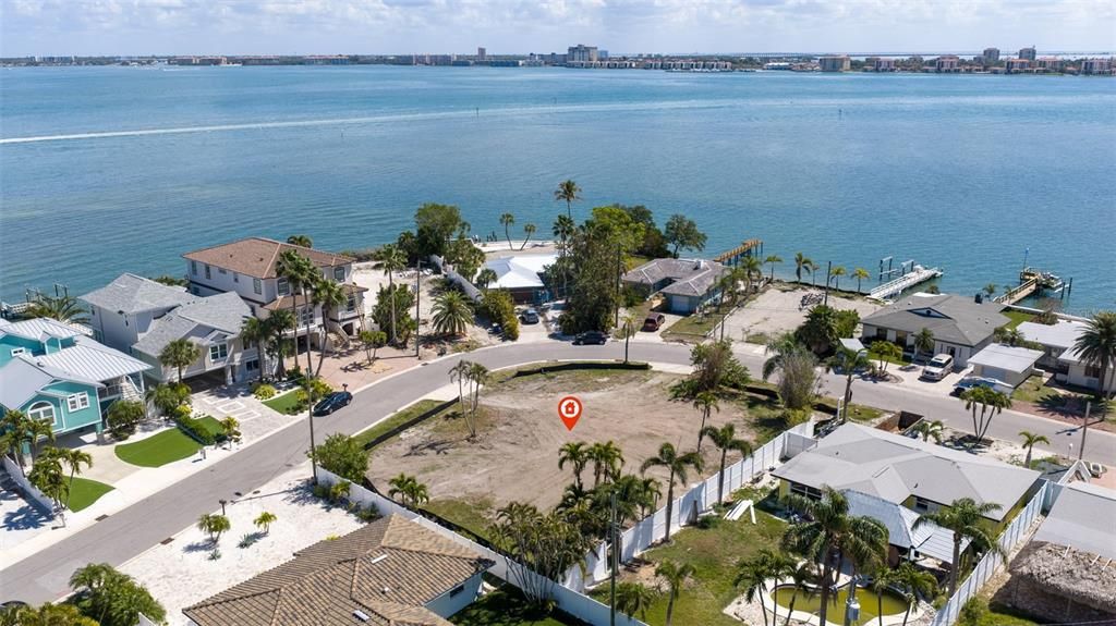 En Venta: $750,000 (0.35 acres)