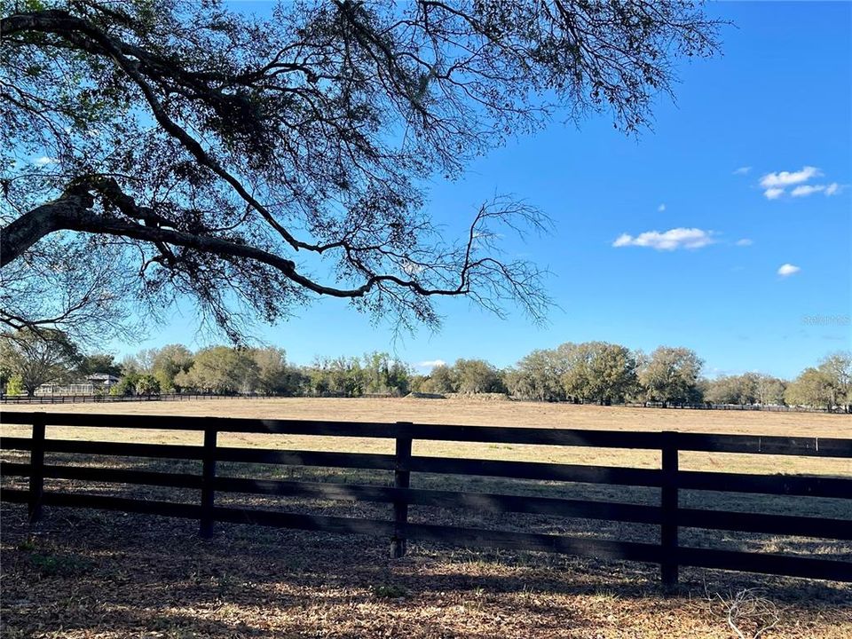 待售: $489,900 (11.95 acres)