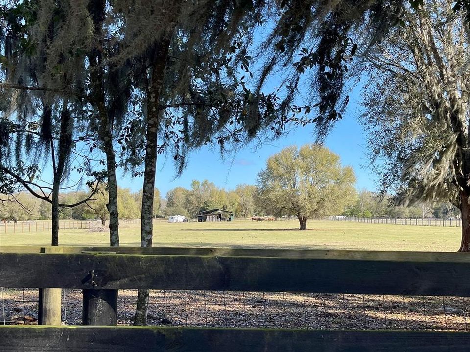 待售: $489,900 (11.95 acres)