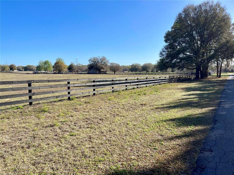 待售: $489,900 (11.95 acres)