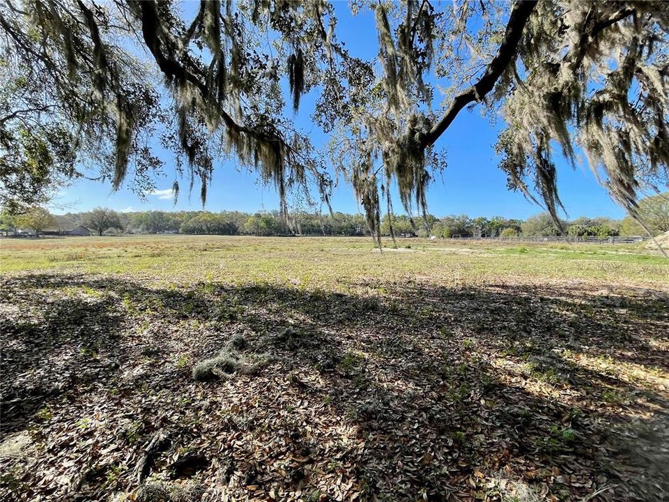 待售: $489,900 (11.95 acres)