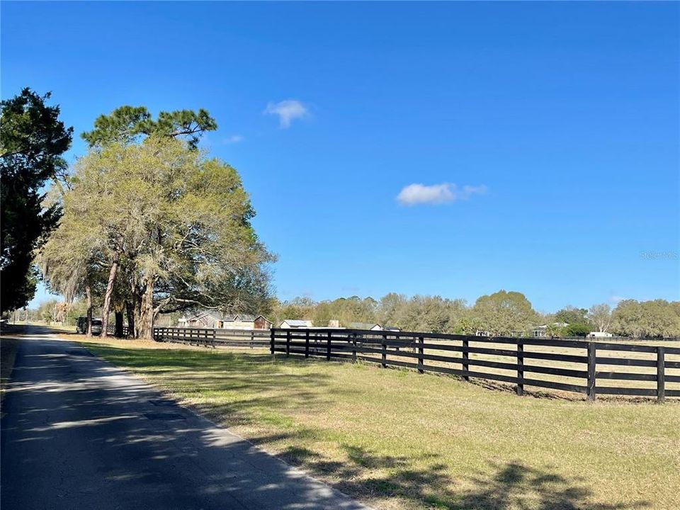 待售: $489,900 (11.95 acres)