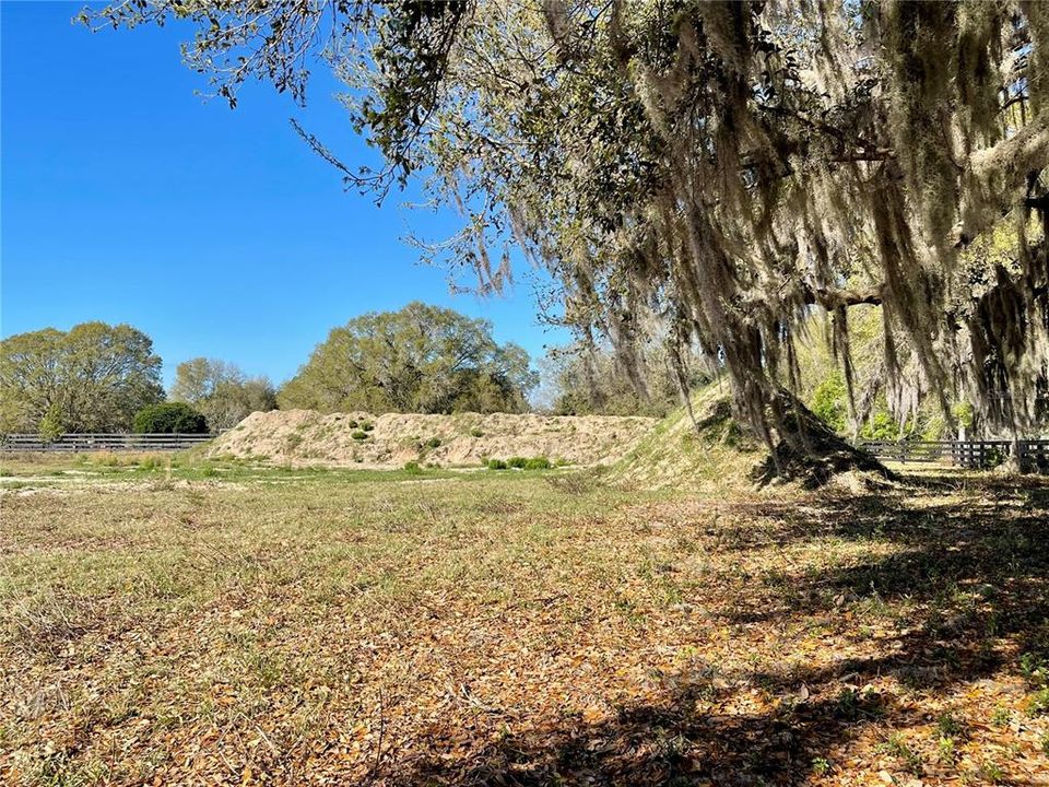 待售: $489,900 (11.95 acres)