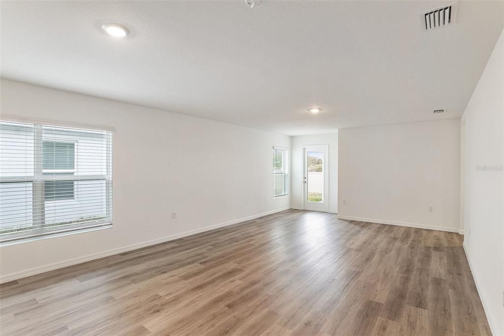 Active With Contract: $2,195 (4 beds, 2 baths, 1665 Square Feet)